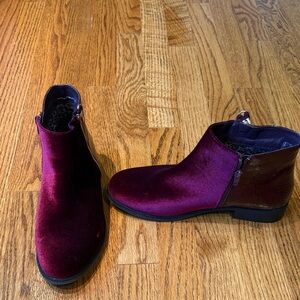 GC Shoes Woman’s Maroon Velvet / Snakeskin Booties Size 10